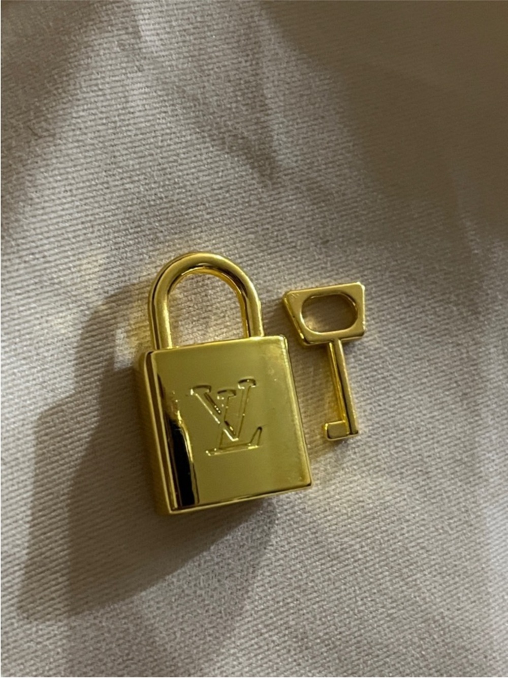 Cute fashion Gold Padlock and Key Accessory - Shiny Gold